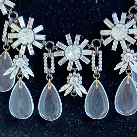 Anthropologie Bib Statement Necklace. - Picture 3 of 4